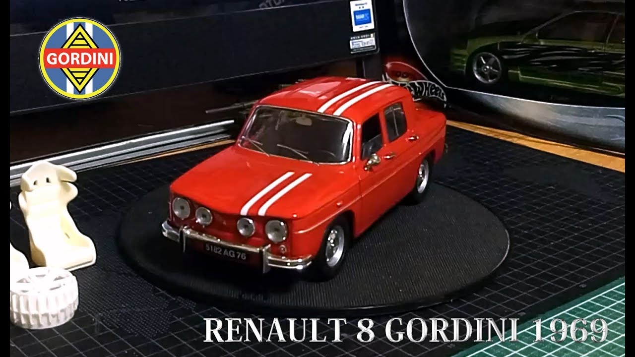 Miniature Renault 8 1/18 Solido Major Rouge Foncé 196