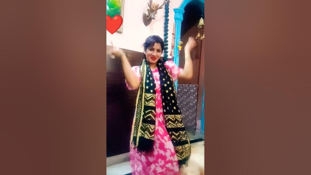 ambar khele holi