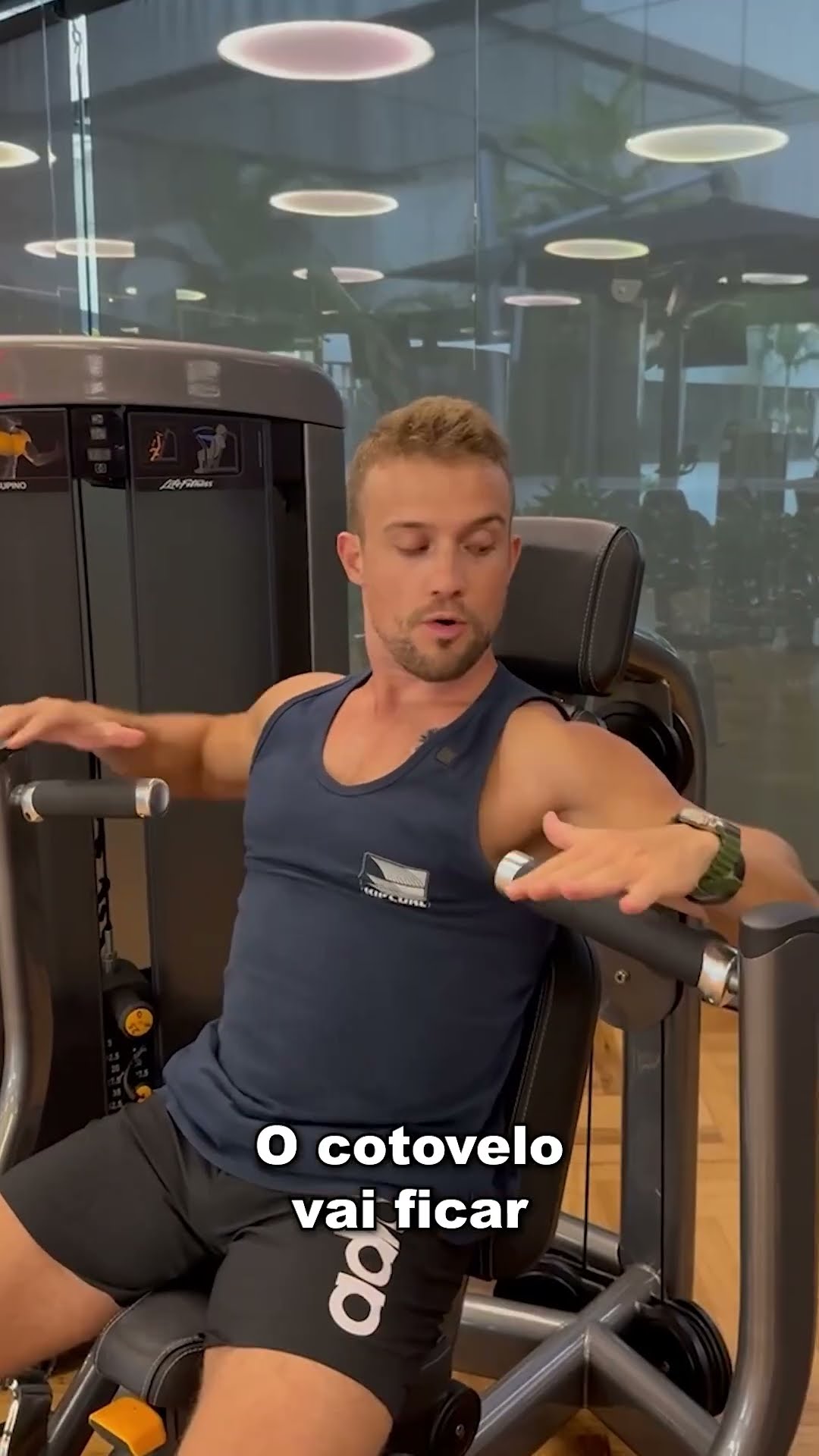 Como regular o supino na academia?