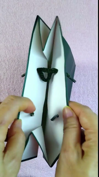 easy! closing a gift bag with its own string/close gift bag with handles #Shorts