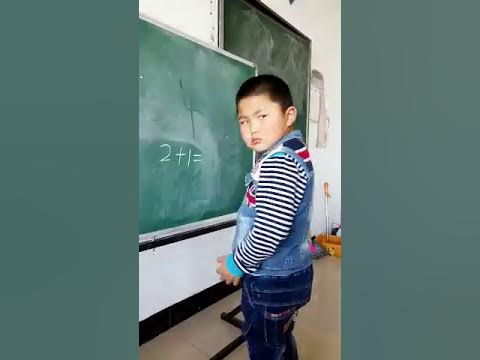 школьник описался. описалась в школе. описалась в школе. описалась в школе. мальчик описался.