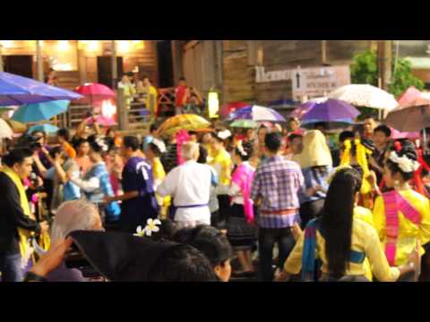 รำวง-ถนนคนเดินเขมราษฎร์ธานี 25 กรกฎาคม 2558 by ฮักนะเขมราฐ