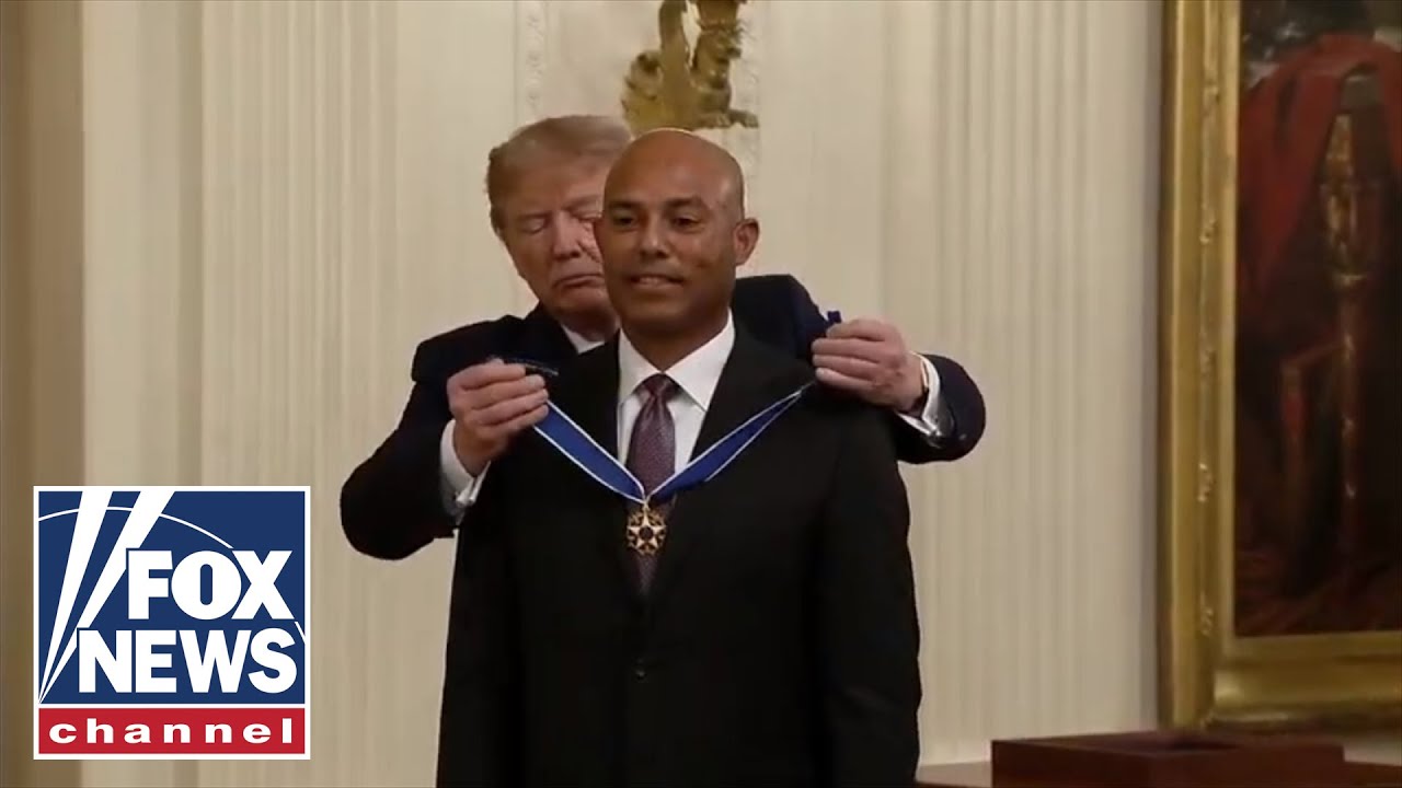 Trump presents the Medal of Freedom to Mariano Rivera