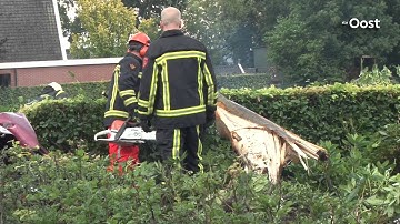 Automobiliste gewond na botsing tegen boom in Daarle