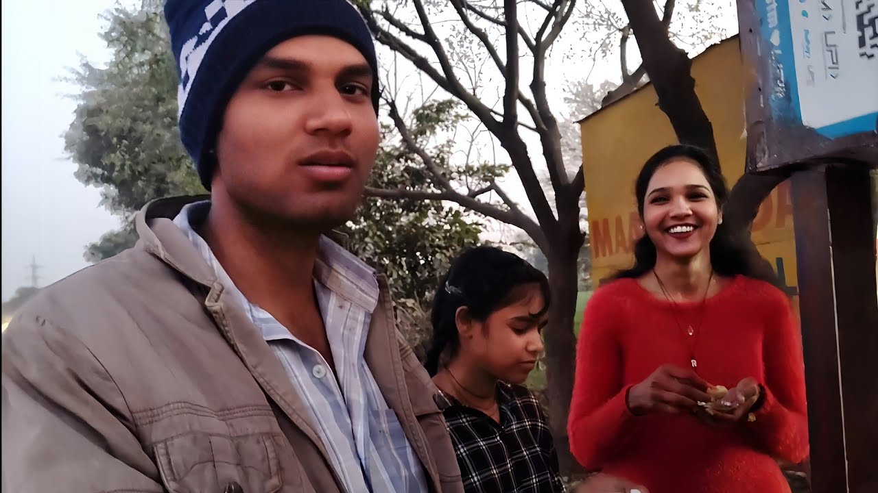 Free Me Paani Poodi Khila Dii 😂