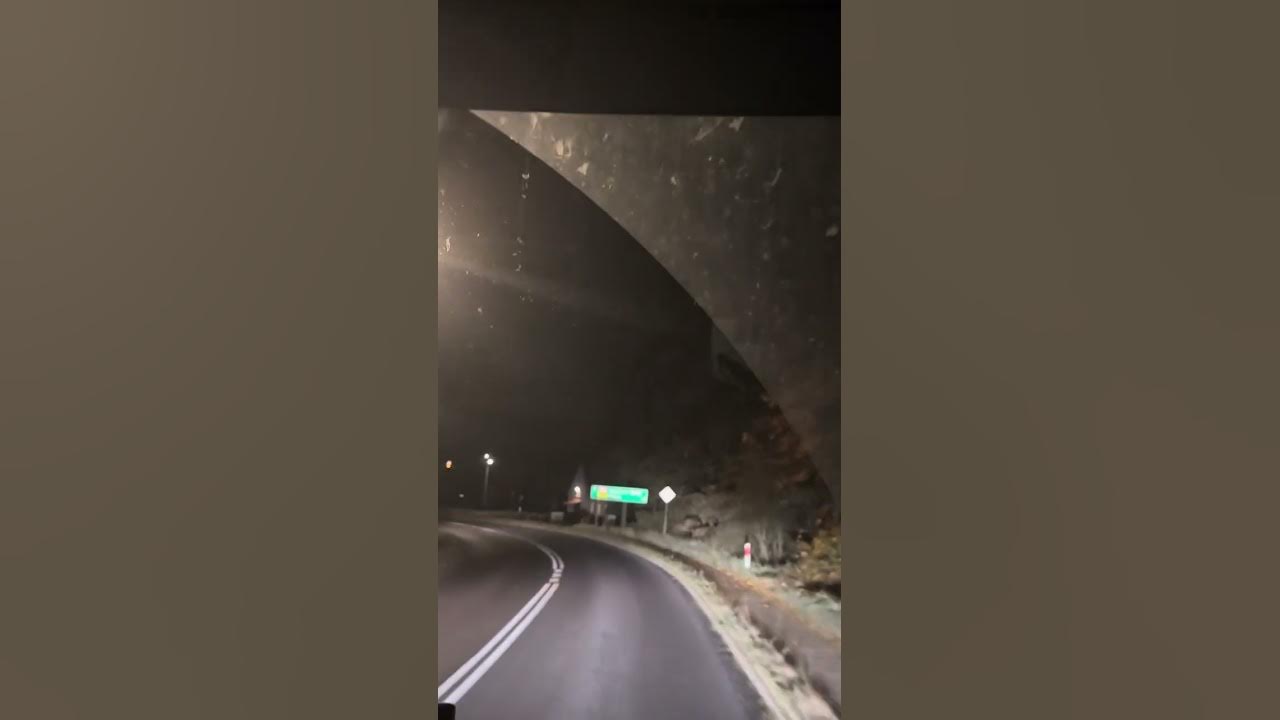 В двух сараях сложено сено причём в первом сарае сена в 3 раза больше. Лесная дорога ночью. Ярко звезд мерцанье в синеве небес. Человек в хвойном лесу. Что с таней задачка.