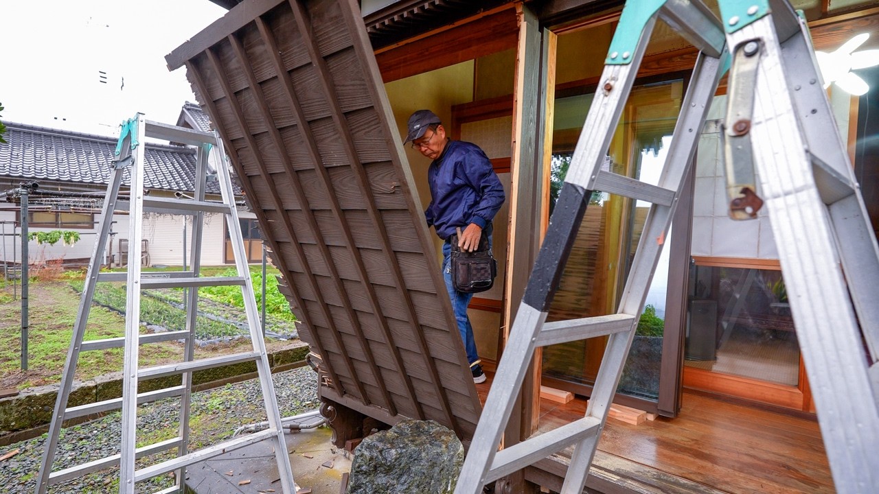 【劇的変化】重い木製建具から最新サッシへ！縁側リフォームで驚きの軽さと断熱性を実現【大工の築55年リフォーム - part18】
