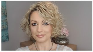 How To Curl Short, Stacked Bob