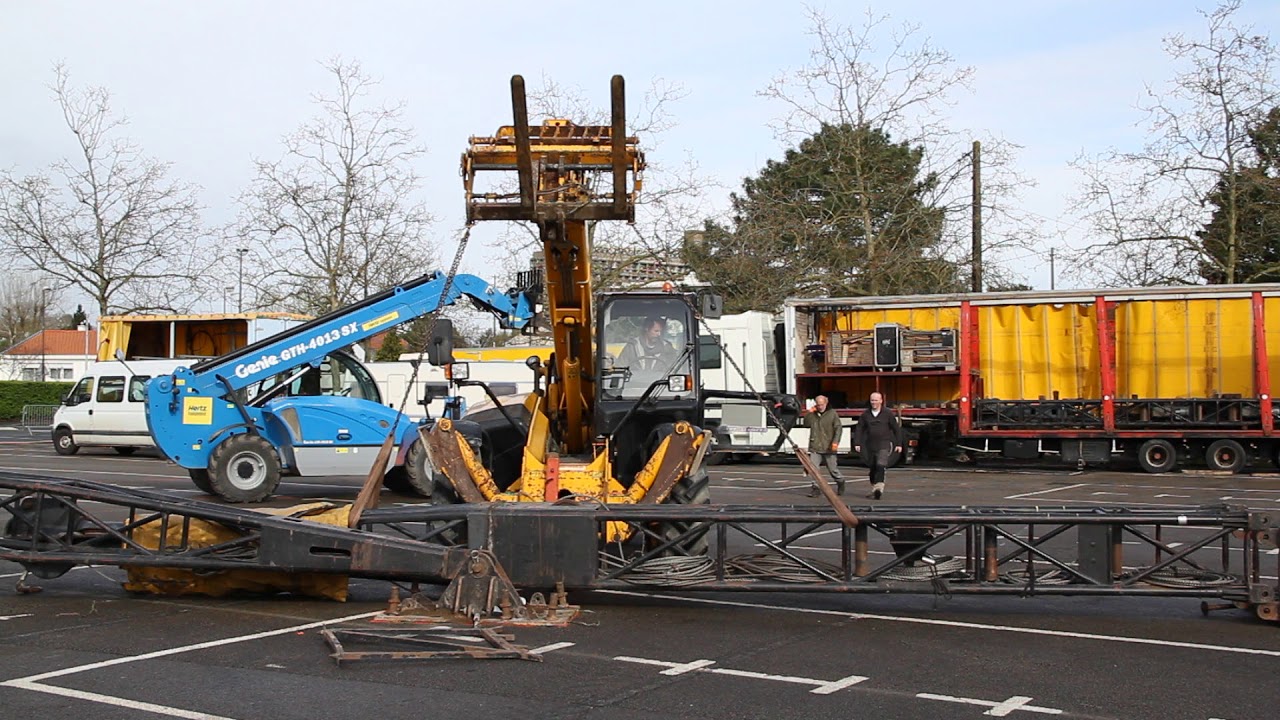 Cirque Plume: "La plume et le marteau piqueur" film d'Antoine Page sur le montage du chapiteau(2014)