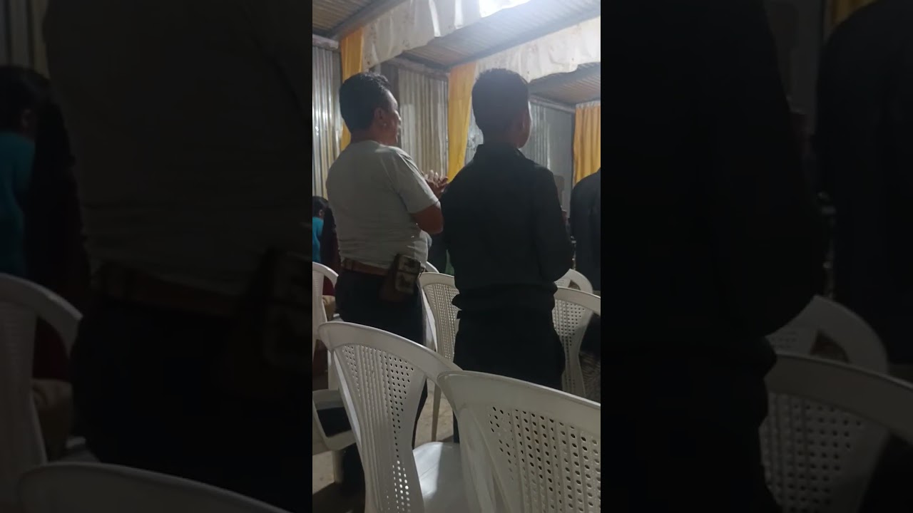 La sierva en los coros en el cerinal.