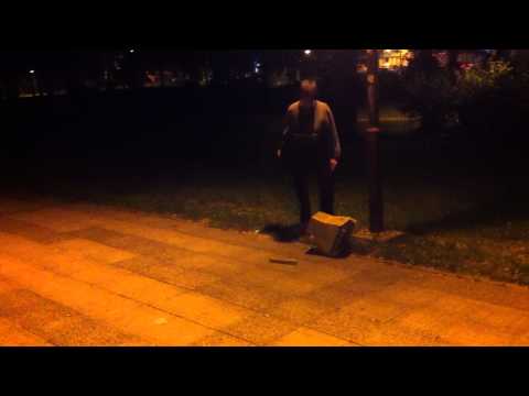 Ciga u svadji sa kompjuterom.MOV