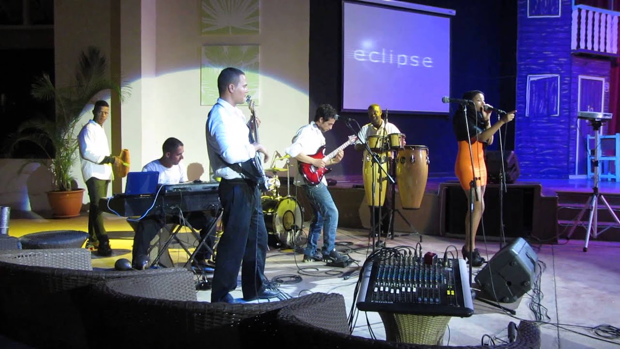 Cubana Cantando. Grupo Eclipse en Pre Show Hotel Playa Cayo Santa María - YouTube
