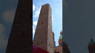 Le torri di Bologna Asinelli e Garisenda #perte #viaggiare#tendenze#viaggiare #neiperte#italy#travel