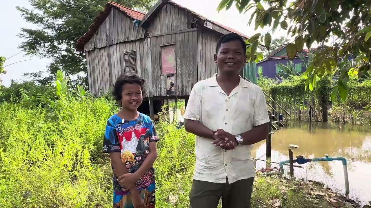 ក្មួយស្រីកំព្រា ផ្ទះលិចទឹកអស់ហើយ 