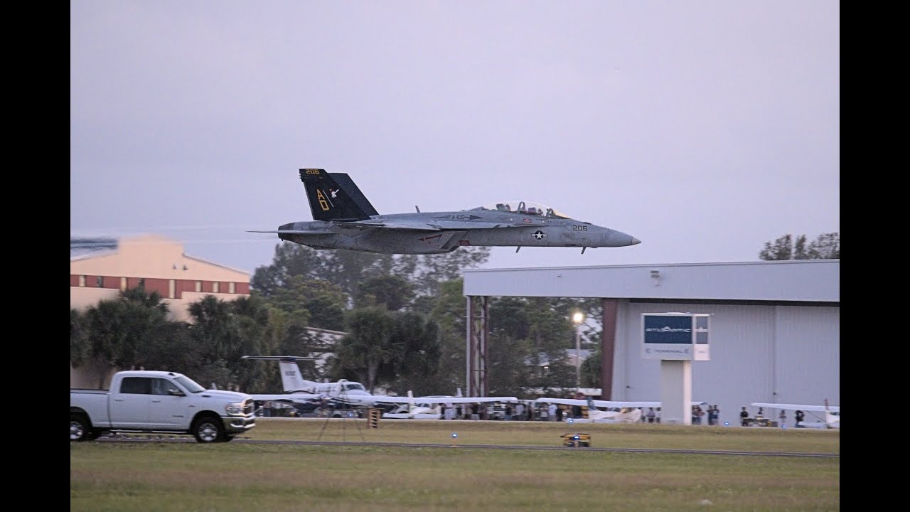 Epic F/A-18 Super Hornet Demo at Stuart Air Show 2025!