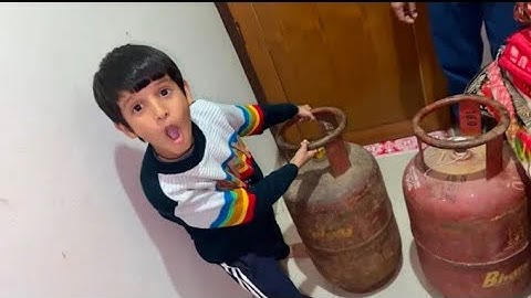 Kunali Ne Cylinder Utha Diya 😳