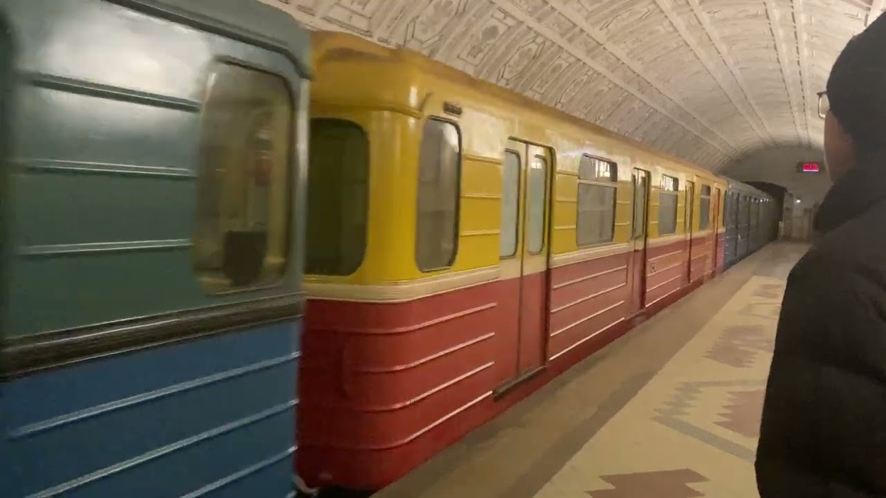 «Последний из эксплуатирующихся»Служебный состав Еж3 «СЦБ» прибывает на Белорусскую и уходит в Тч-4.