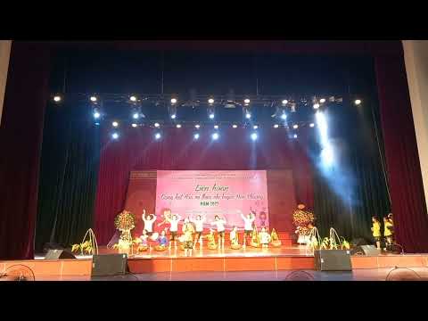 Video Hát múa: LK Em đi giữa biển vàng - Đưa cơm cho mẹ đi... - youtube