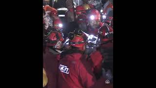 116 saat sonra Hülya Bayrak, binanın enkazından sağ çıkarıldı