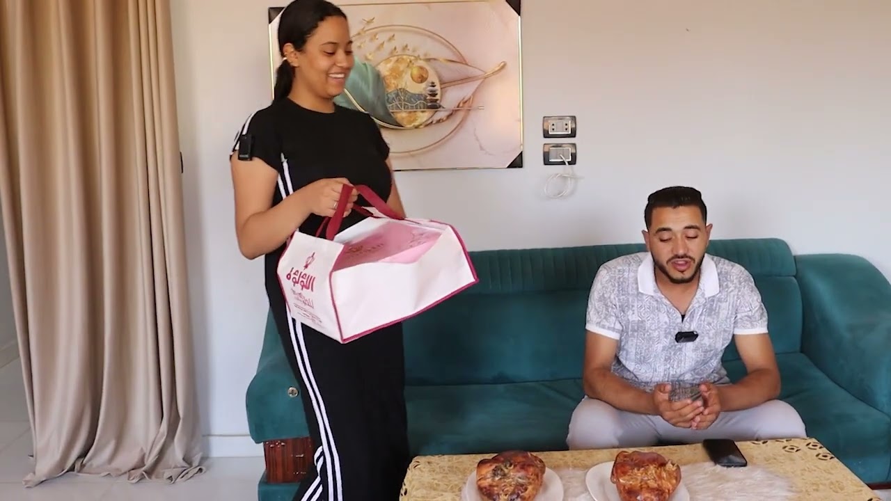 زوجه تطرد حماتها وحماها بالبيت بطريقه مختلفه