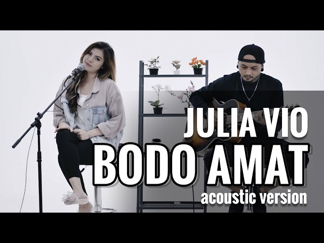 Julia Vio - Bodo Amat I Acoustic Version class=