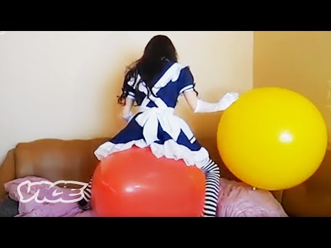 Superestrella del porno con globos