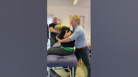 How to Manipulate the Lower Thoracic Spine #spinalmanipulation #osteopathy #chiropractic