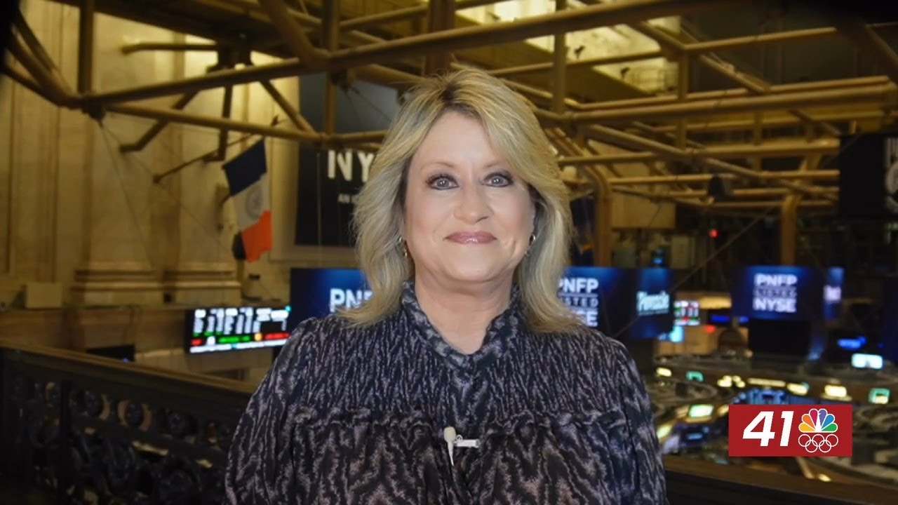 Morning Business Report: Trump tariffs, media merger fight, market rebound, and Valentine’s plans