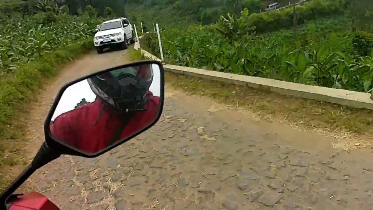 Jalur perjalanan menuju lokasi wisata Alam Posong Lereng Gunung Sindoro Sumbing Kledung Temanggung