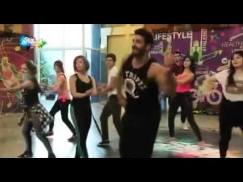 حصه مارسيلنو رقصه الطلاب على زومبا 