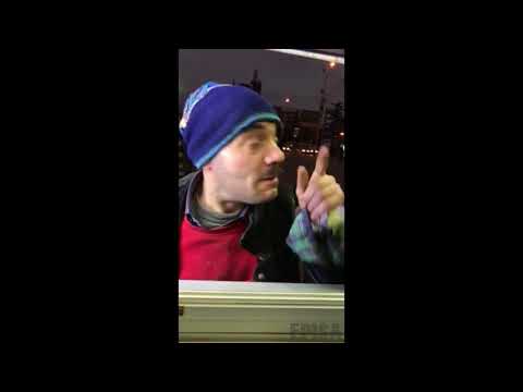 ინგლისელი ტარასა მღერის