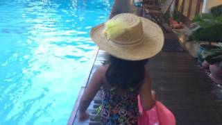 Berenang Bareng Tante Eno