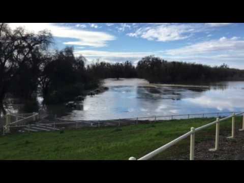 Feather River at Star Bend boat ramp - YouTube