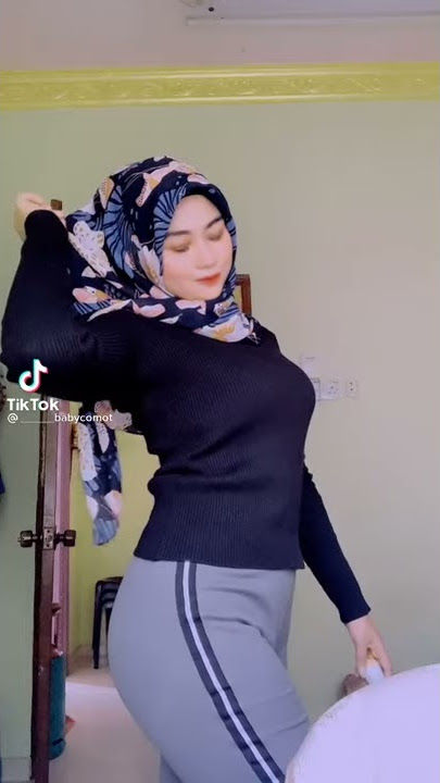 tante hijab cantik