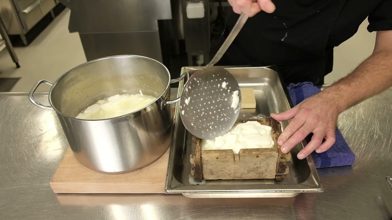 Stekost i gammal ostform