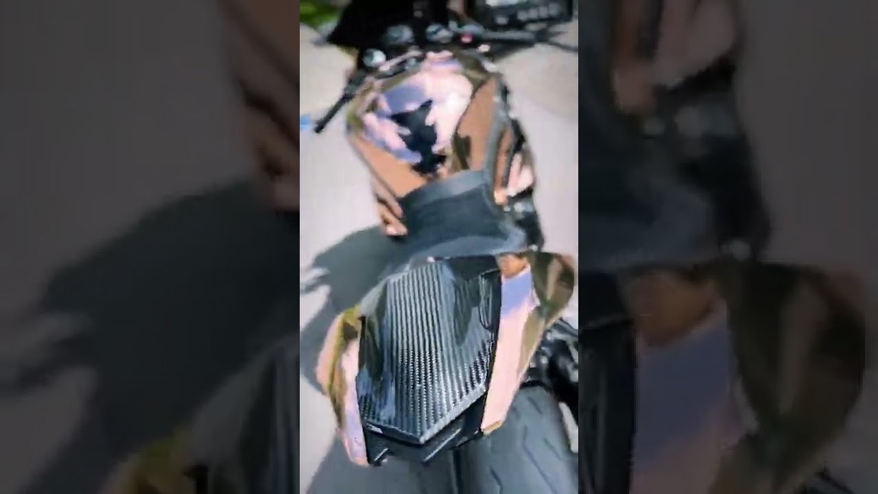 Chrome gold BMW s1000rr with carbon fibre body