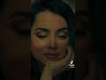 نظرت الي بلا اكتراث اولا وتفحصت وجهي كأني مجرم