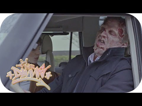 The Wakling Dad parkt ein | Der Dennis Kanal
