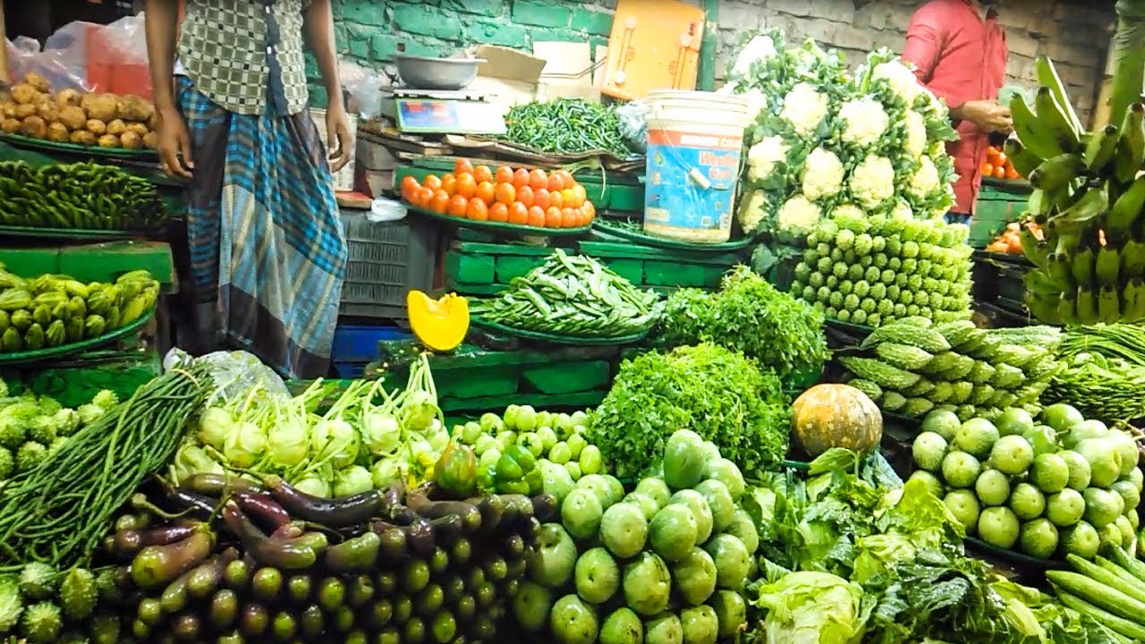 Morning Fresh Vegetable Market at Natunbazar Dhaka Bangladesh Street