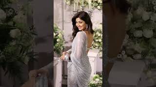 Shilpa Shetty Giving H0T Y Poses To Media In Gly Outfit At Sid Kiara Wedding Reception
