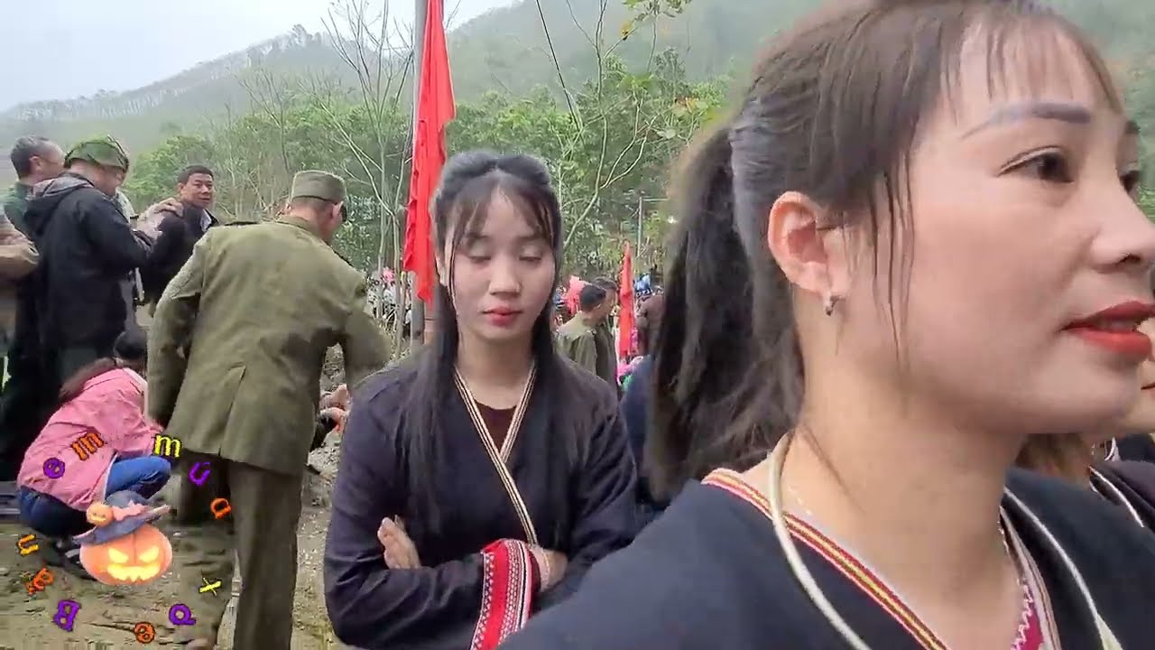 Hang vàng bản Mỏ vui ngày hội khai hạ. 