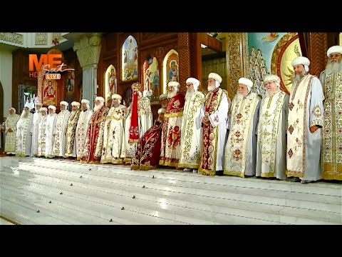 الصورة التذكارية في قداس ترقية خمسة أساقفة إلى مطارنة بالكاتدرائية المرقسية بالعباسية