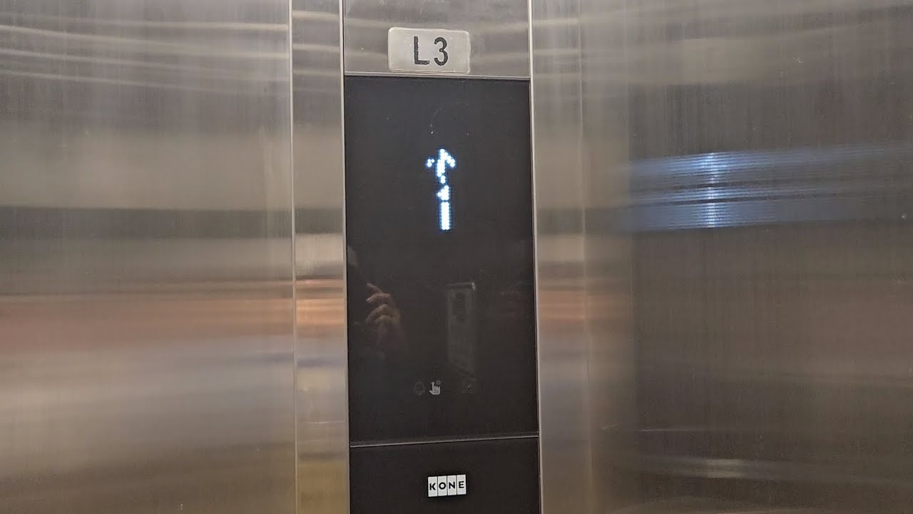 澳門沙梨頭海邊大馬路行人天橋Kone升降機