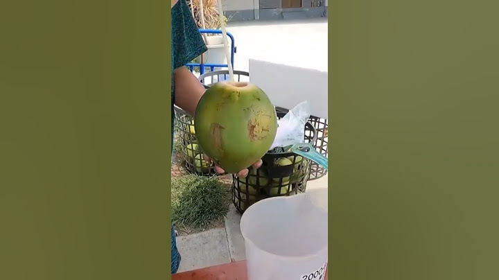 cutting coconut street vendors #short #shortsviral #fruit