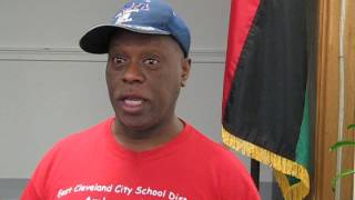 MVI 1424  - Nathaniel Martin talks to East Cleveland Residents - 8/10/2016