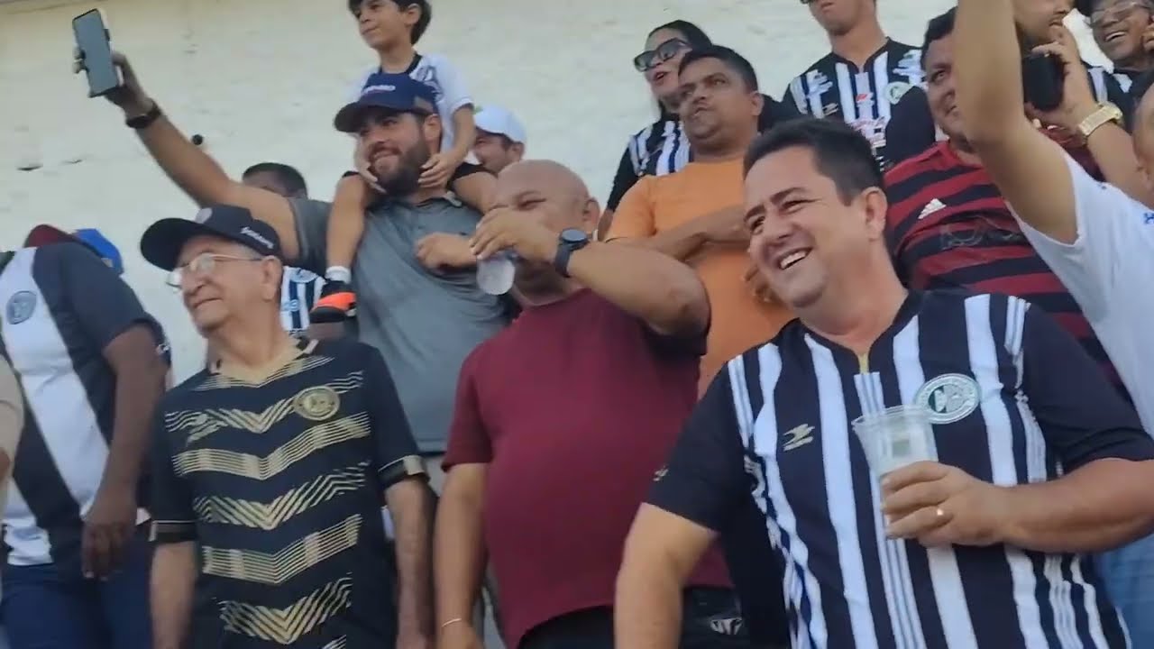 Dia de jogo na nossa cidade, lá vai eu com  meu esposo 