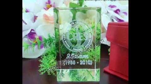quà tặng lưu niệm bằng pha lê, khắc logo theo yêu cầu