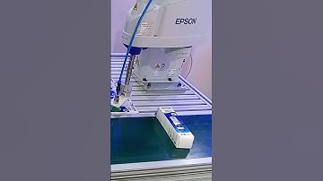 Suction cup gripper in pick and place robot