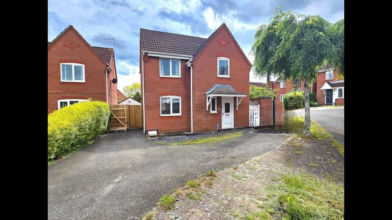 Video tour of a THREE DOUBLE BEDROOM DETACHED Family home on Finch Drive in Sleaford Lincolnshire.