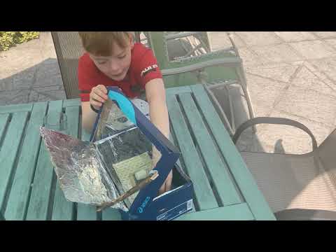 Green-Schools makes a Solar Cooker from a shoe box